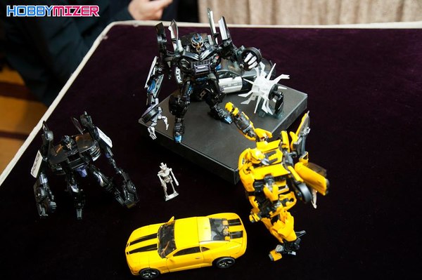 Mpm06 Ironhide Mpm05 Barricade Hi Res Press Preview Images  (65 of 66)